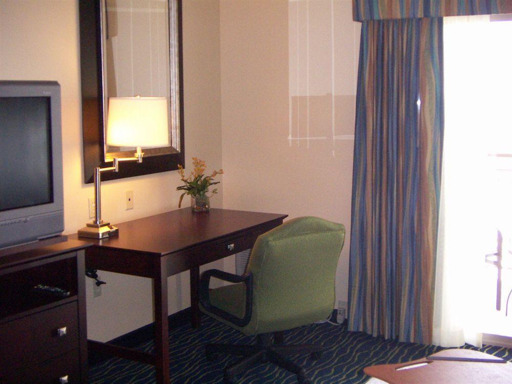 Hampton Channel Islands Harbor Hotel 3*