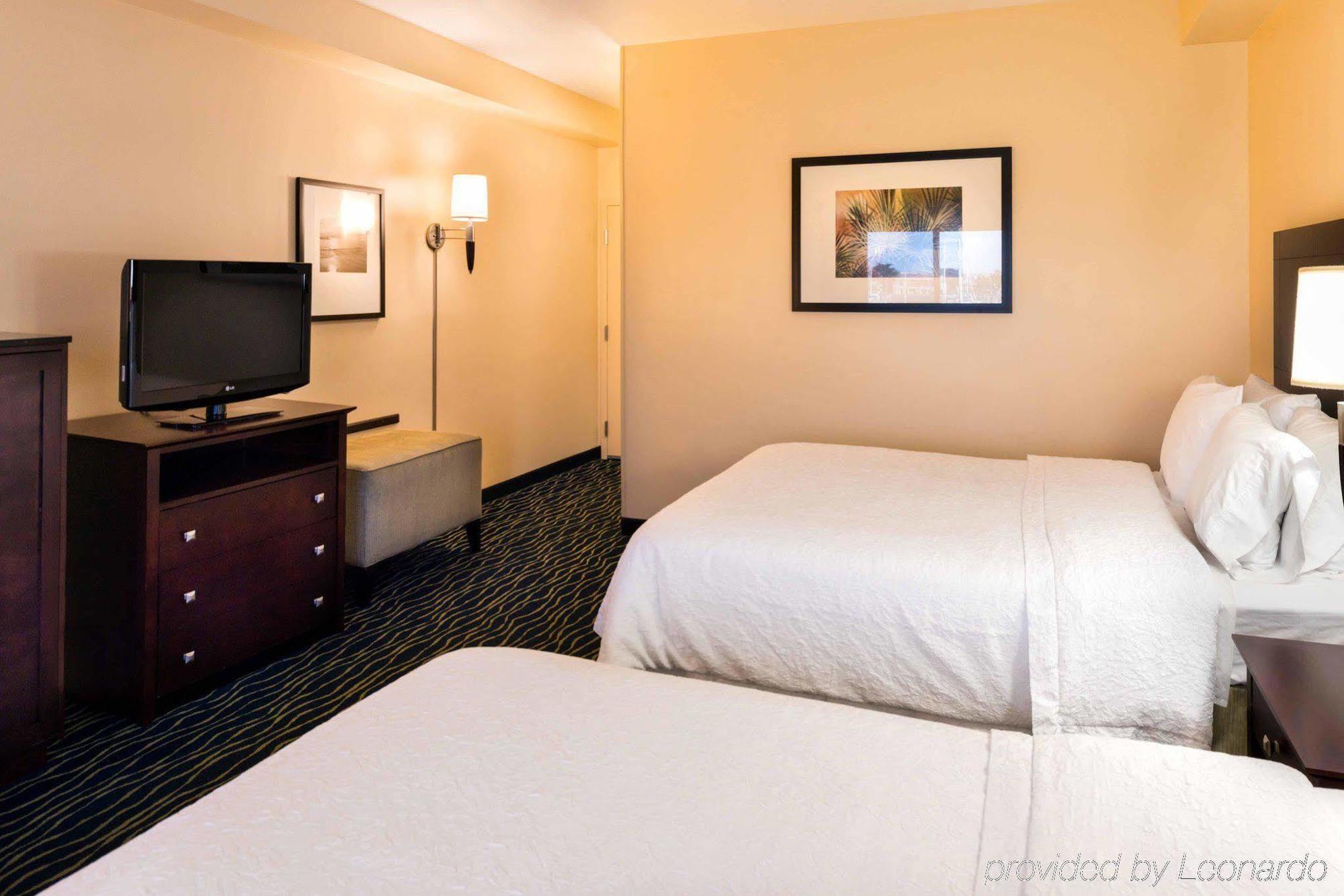 Hotel Hampton Channel Islands Harbor 3*